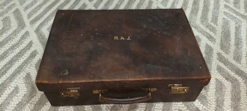 Finnigans leather suitcase - leather,