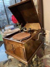 VINTAGE RECORD PLAYER. HMV 103