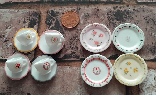 Dolls pretty cups - &, saucer