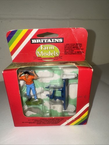 Britains farm model - britains, yard