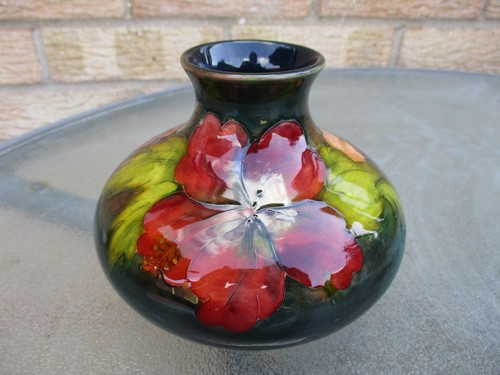 Moorcroft flambé hibiscus - moorcroft,