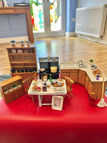 Stunning dolls house vintage