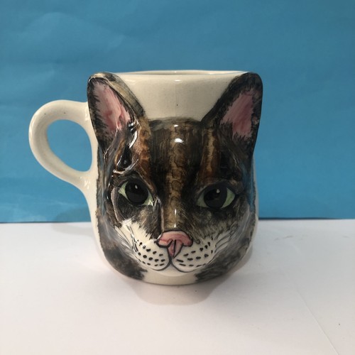 Babbacombe pottery moulded cat - pottery,