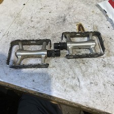 Wellgo Alloy Flat Trekking Touring Pedals - Silver - 9/16" - Universal Bicycle