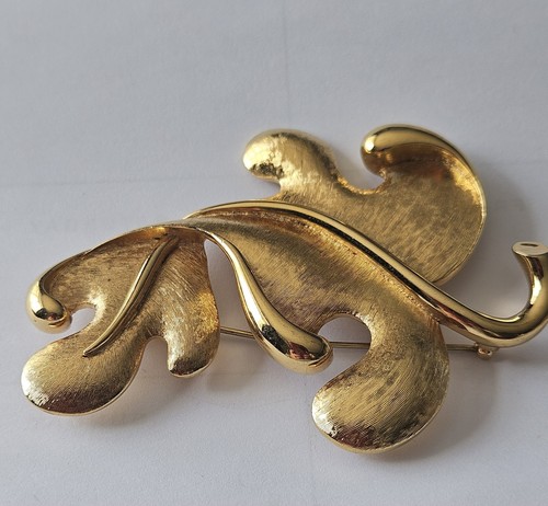 Monet stamped goldtone curled - stamped,