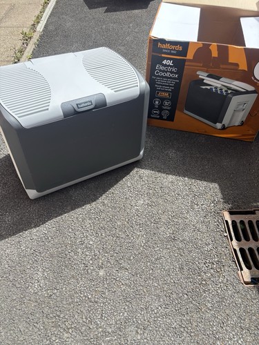 Halfords 40l electric coolbox - electric,