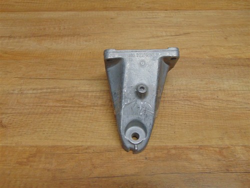 Engine right carrier genuine - carrier,
