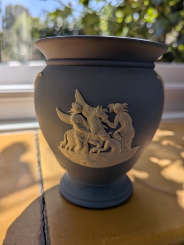 Wedgwood jasperware vase - , blue
