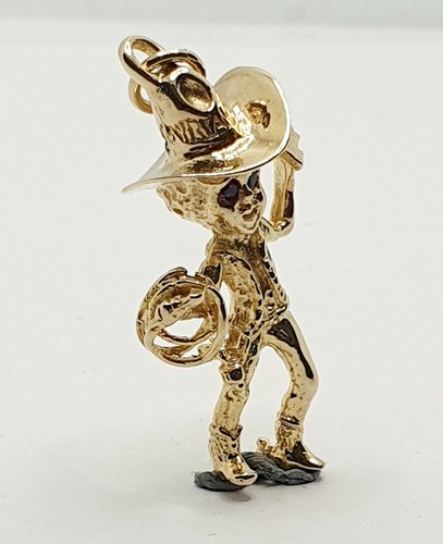 Large 9ct yellow gold garnet - large,