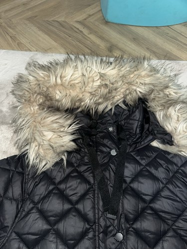 Woman river island - woman’s,