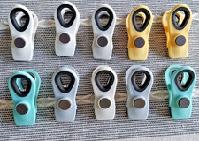 MAGNETIC CLIPS FOR SEALING FOOD BAGS /  MEMOS ON FRIDGE DOOR, OFFICE etc