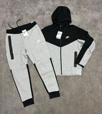 Men’s Nike Tech Fleece Tracksuit Men’s Size Medium Grey And Black Colour way