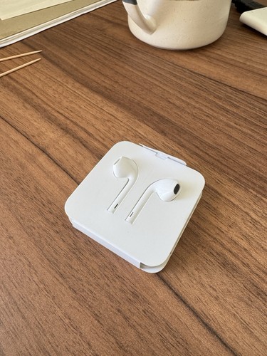 Apple wired headphones - apple,