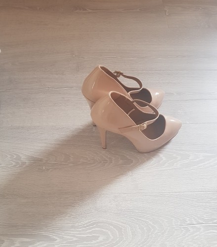stilletoes