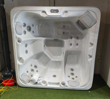 EX DEMO HOT TUB VALUE 5 PLUS 5