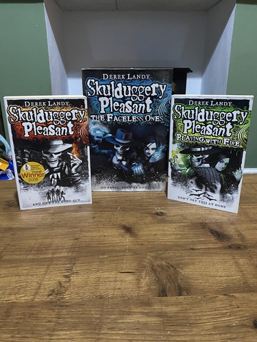 Skulduggery pleasant book - skulduggery,