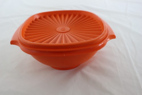 Tupperware 1970 vintage - tupperware,