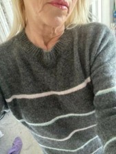 Gorgeous charcoal grey 100% cashmere sweater 360 cashmere pink blue white stripe