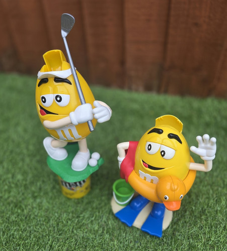 Yellow peanut candy - m&m,
