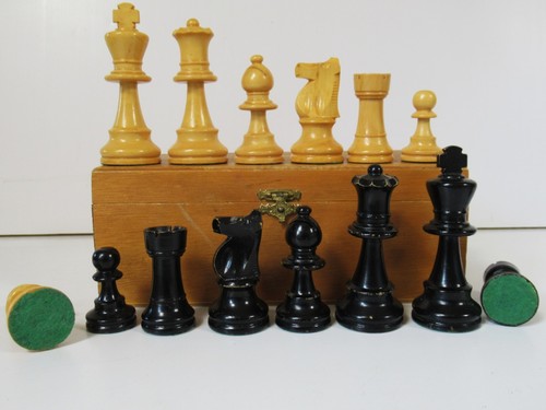 Vintage lardy chess set - vintage,