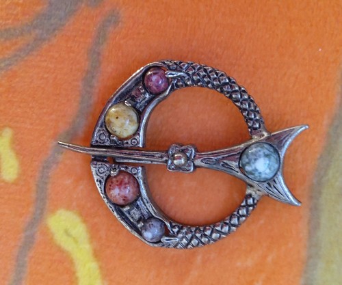 Celtic style brooch - celtic, annular