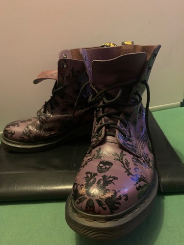 Martens 1460 hole - dr, 8