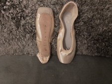 Pointe shoes, BLOCH Triomphe