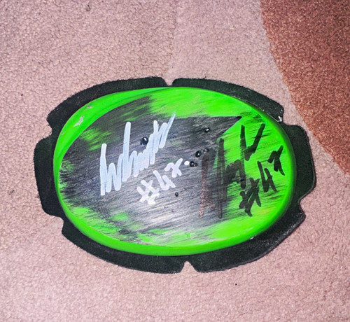 Signed knee slider from