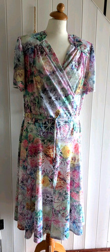 Size 20 pastel floral - 18,