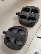 Mongoose Villain pedals old