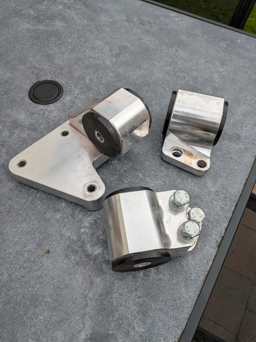 Engine mounts for - engine,