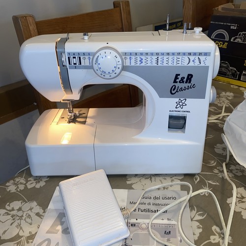 Classic sewing machine - ,