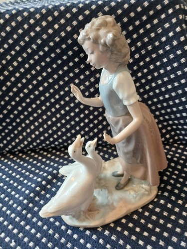 Lladro teaching the - the, geese