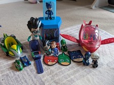PJ Masks Bundle Including Two Vehicles And Changing Pop Up Toy