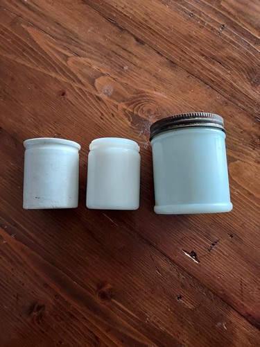 Bulk lot two - two, glass