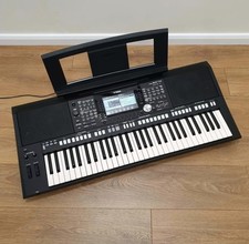 Yamaha PSR-S975 Professional Performance Arranger Keyboard 61-Key Digital