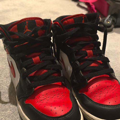 Nike air jordan mid - air,