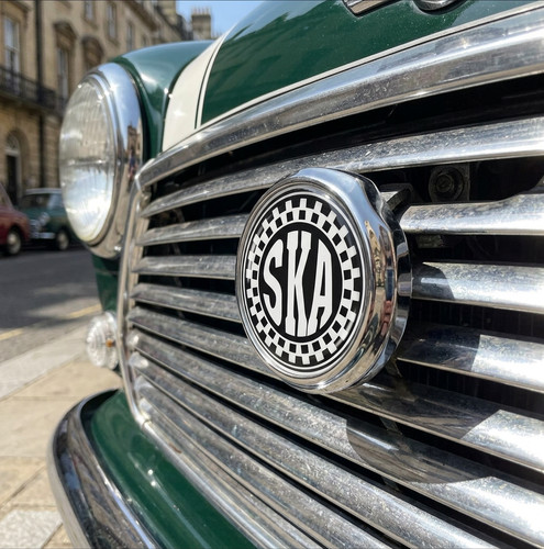 Ska mod chequered logo car - chequered,