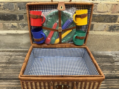 Vintage wicker picnic - vintage,