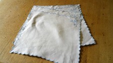 SET OF 4 VINTAGE  EMBROIDERED IRISH LINEN TEA  NAPKINS