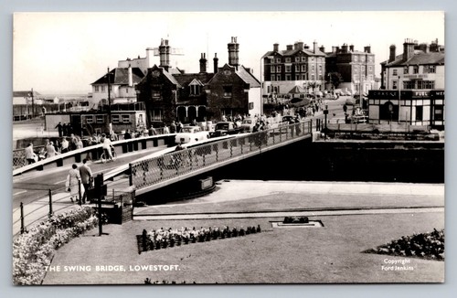 Postcard lowestoft the - -,