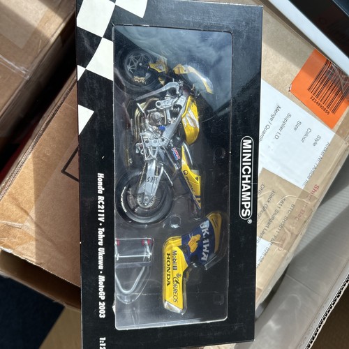 Minichamps honda rc 211v - minichamps, 1
