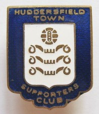 HUDDERSFIELD TOWN - Superb Vintage SUPPORTERS CLUB Enamel Football Pin Badge