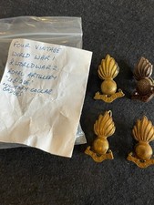 4x WW1 WW2 Royal Artillery Ubique Military Cap Collar Badges Brass Bakelite etc