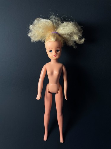 Pedigree sindy 1982 sad face - pedigree,