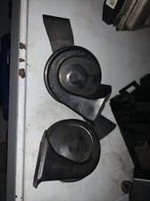 Chrysler 300C 2005-10 Loud Horns 12v Black Pair