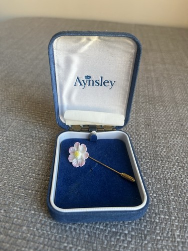 Aynsley daisy brooch - aynsley, in