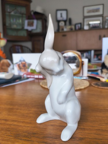 Figurine hare rabbit - of,