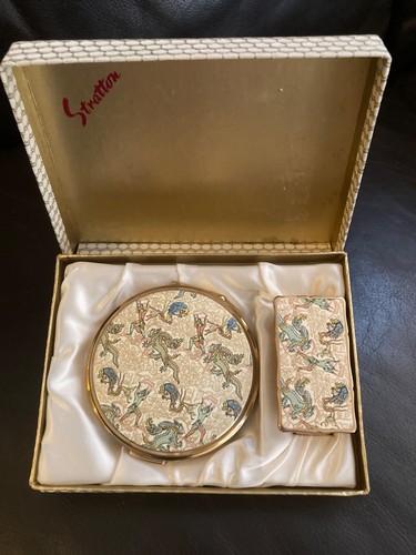 Stratton powder compact and