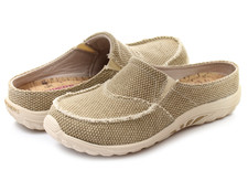 SKECHERS WOMENS SIZE 2.5 UK -